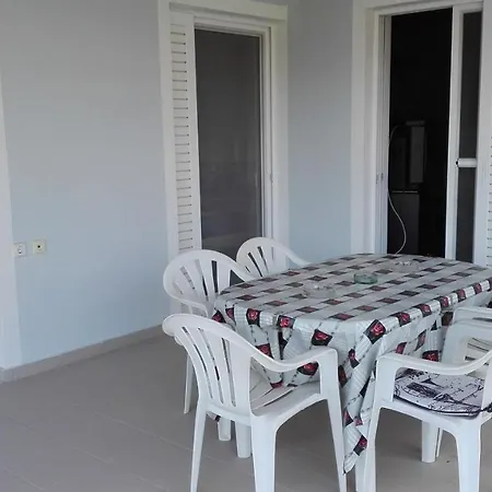 Louizas Apartamento *